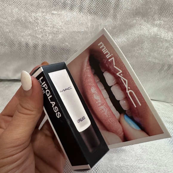 Estée Lauder Night Repair and FREE MAC Lipglass Set - Picture 4 of 5